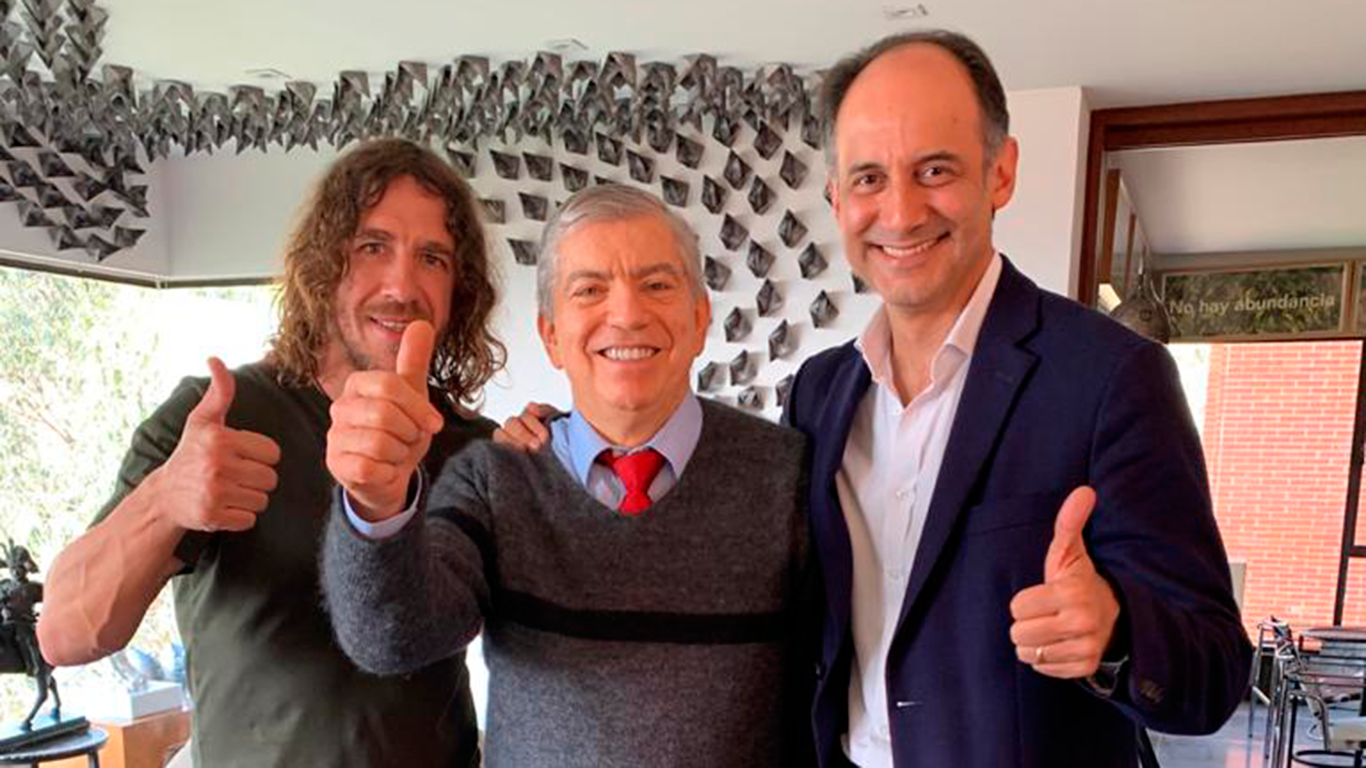 Carles Puyol, César Gaviria y Santiago Zapata