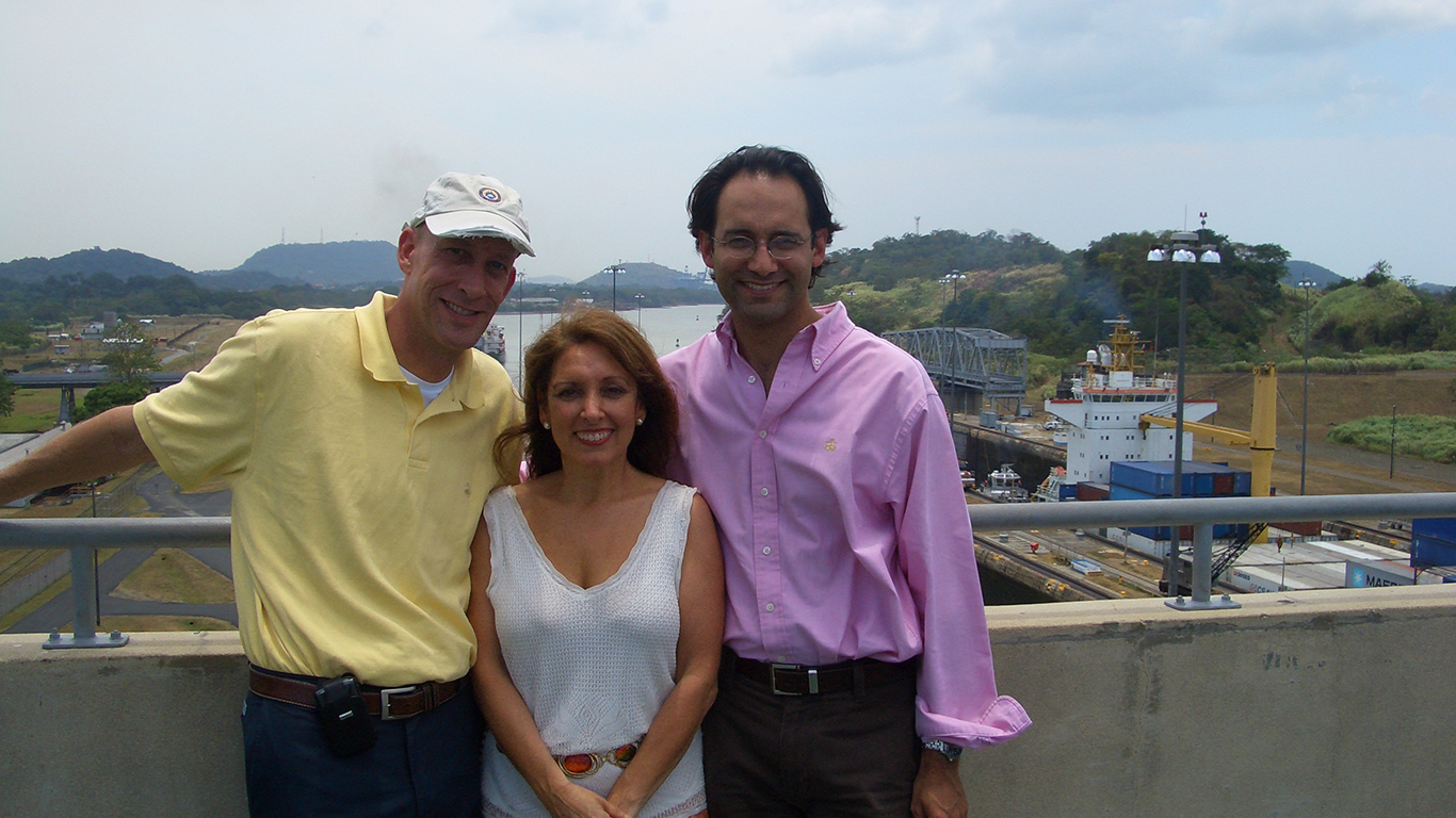 Mike Dooley, Marci Shimoff y Santiago Zapata